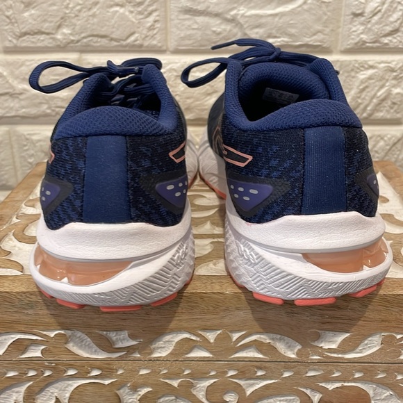 ASICS 👟 - Picture 3 of 5